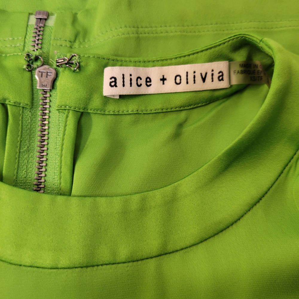 Alice and Olivia Angelina Charmeuse Green Top - Picture 4 of 4